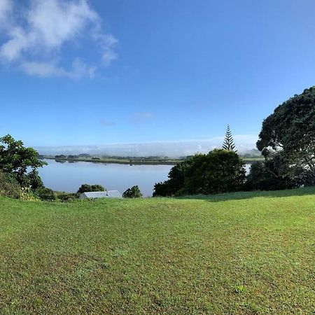 Peaceful Riverfront Cottage In Small Northland Town Te Kopuru 外观 照片