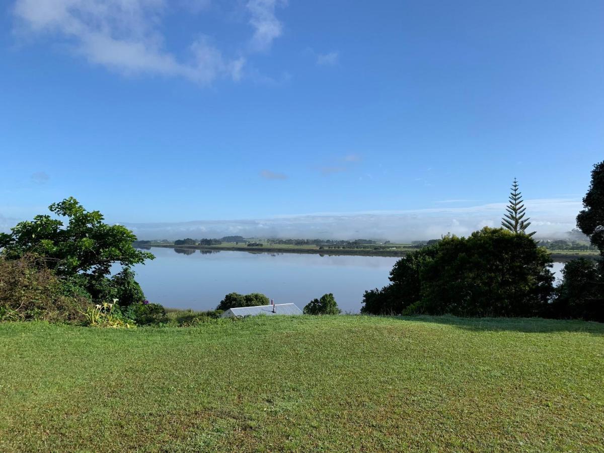 Peaceful Riverfront Cottage In Small Northland Town Te Kopuru 外观 照片