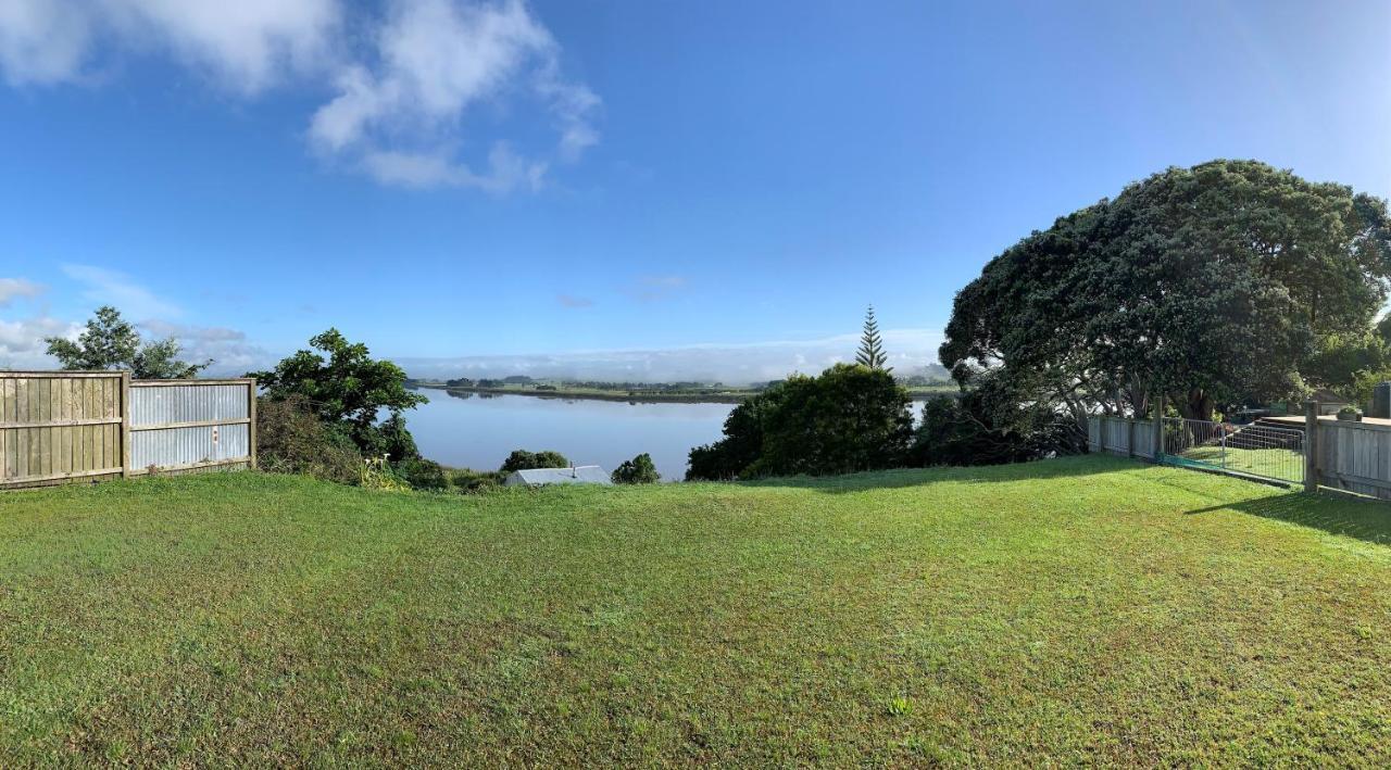 Peaceful Riverfront Cottage In Small Northland Town Te Kopuru 外观 照片