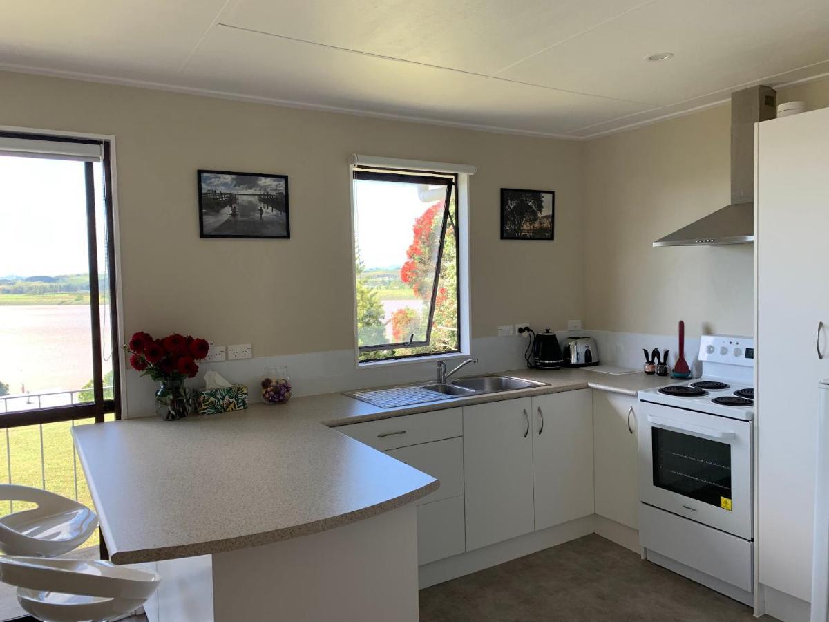 Peaceful Riverfront Cottage In Small Northland Town Te Kopuru 外观 照片