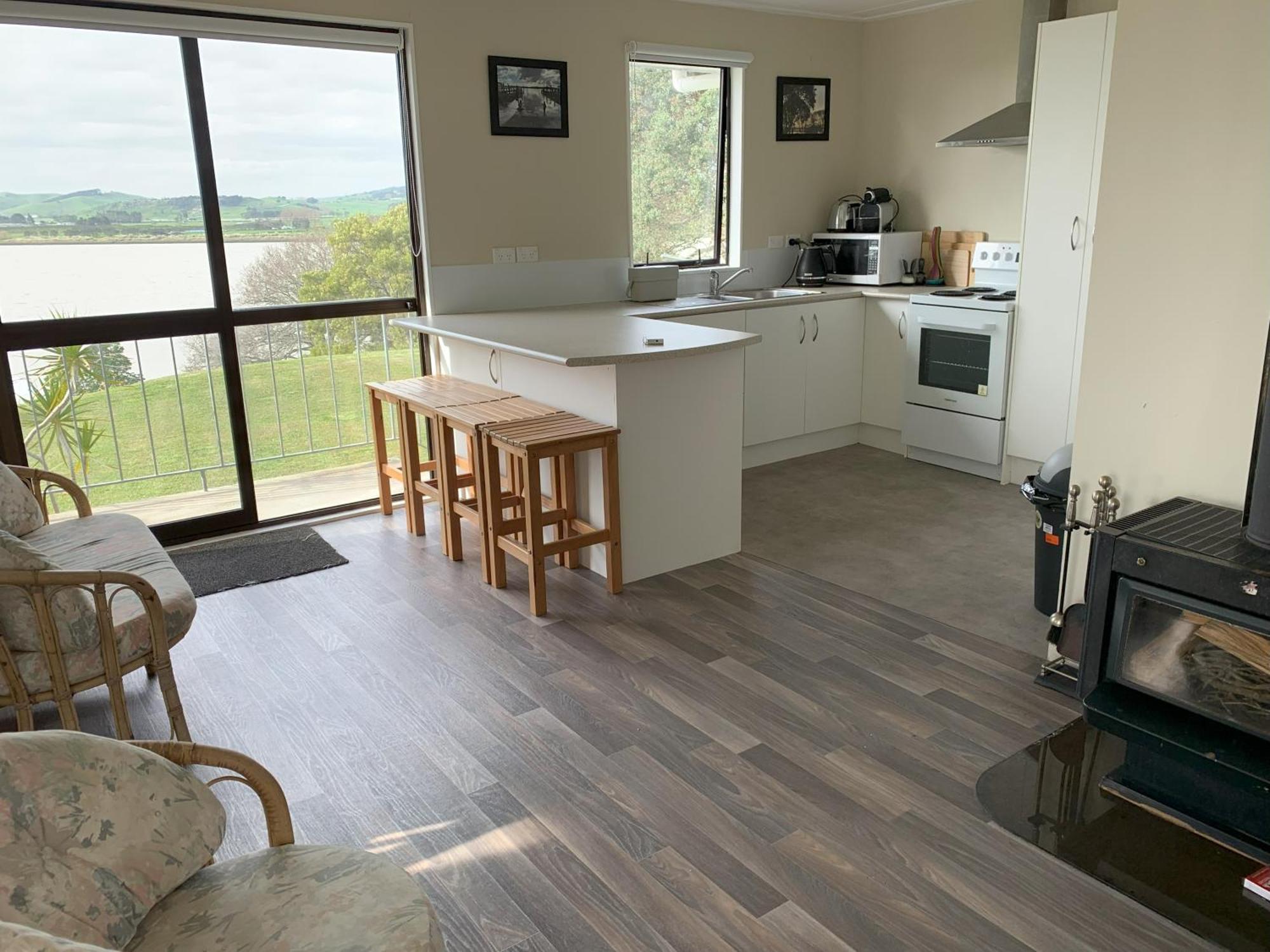 Peaceful Riverfront Cottage In Small Northland Town Te Kopuru 外观 照片